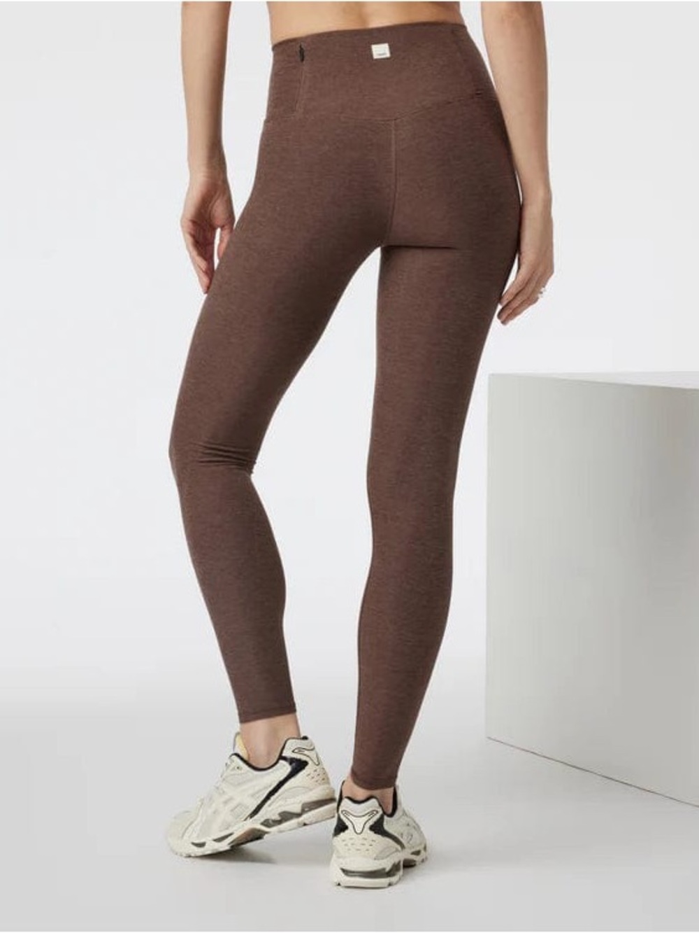 Vuori Clean Elevation Legging in brown size xs